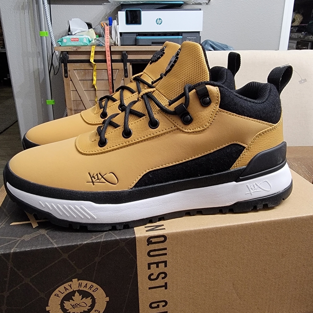 K1X Philly Run light weight sneaker, new in box, 10.5 men, wheat, black, white